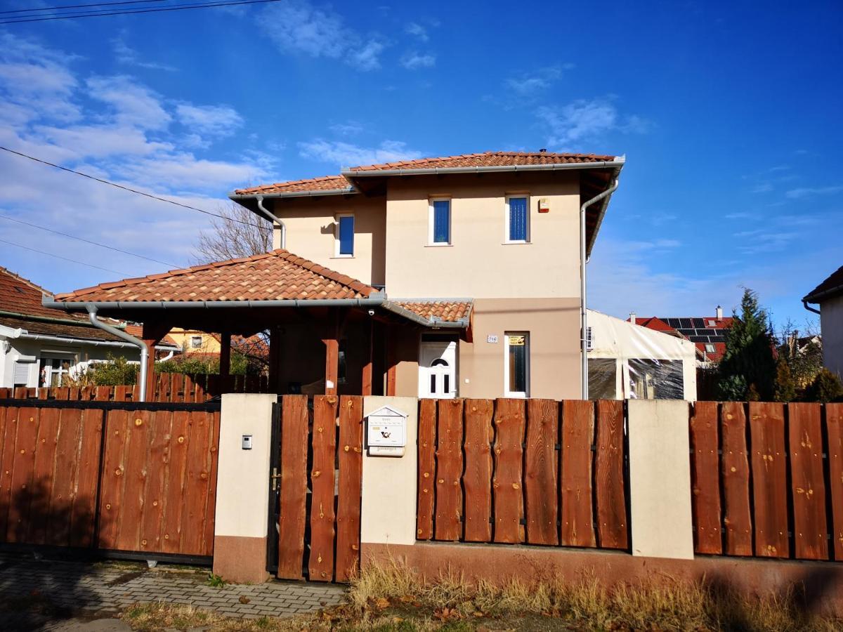 Apartamento Airport Road/Reptér közeli ház privát parkolóval Budapest Exterior foto